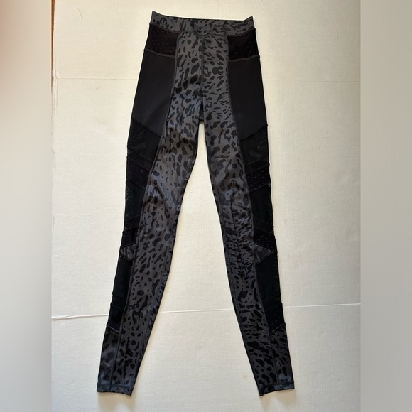 Lululemon Just Breathe animal swirl deep coal print compressionleggings Sz-2 H20 - Picture 3 of 13